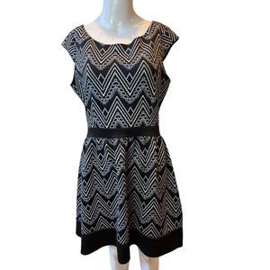 Xhilaration Women Dress Sheath Geometric Scoop Neck Cap‎ Sleeve Black White SZ L